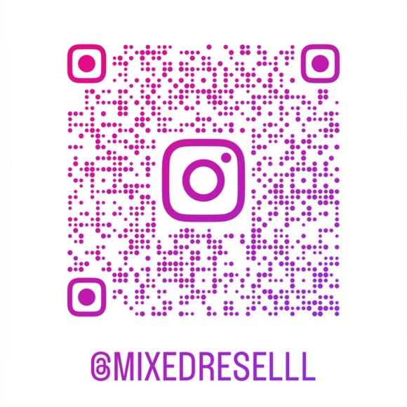 For those of you asking we are live on Whatnot App now 🩷 - Picture 3 of 5